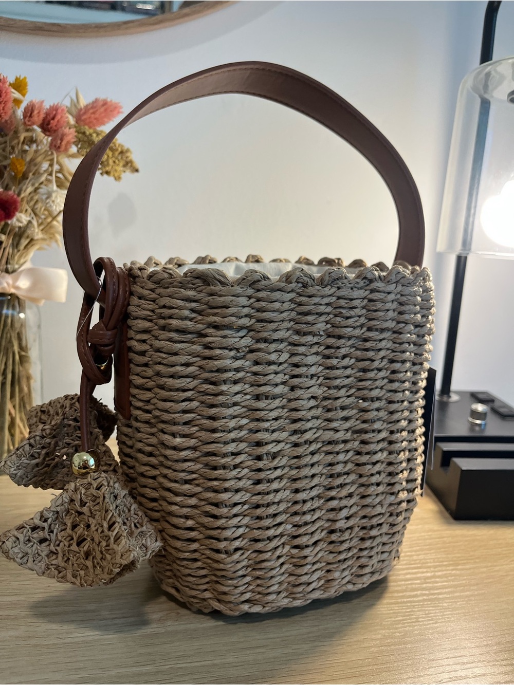 NWT Universal Thread Straw Bucket Bag with Leather Handle - Picture 2 of 11